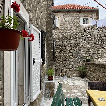 Apartment Njegos Пераст Екстериор снимка