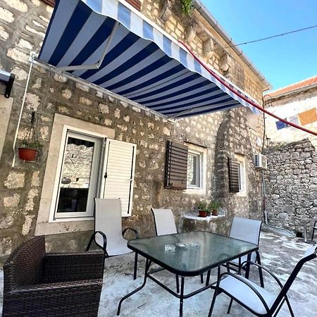 Apartment Njegos Пераст Екстериор снимка