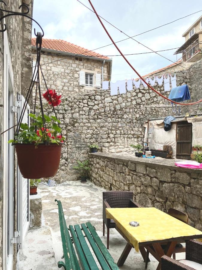 Apartment Njegos Пераст Екстериор снимка