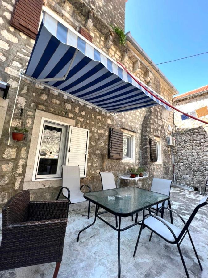 Apartment Njegos Пераст Екстериор снимка