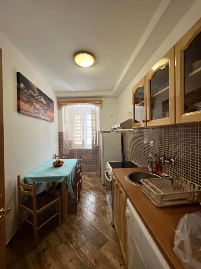 Apartment Njegos Пераст Екстериор снимка